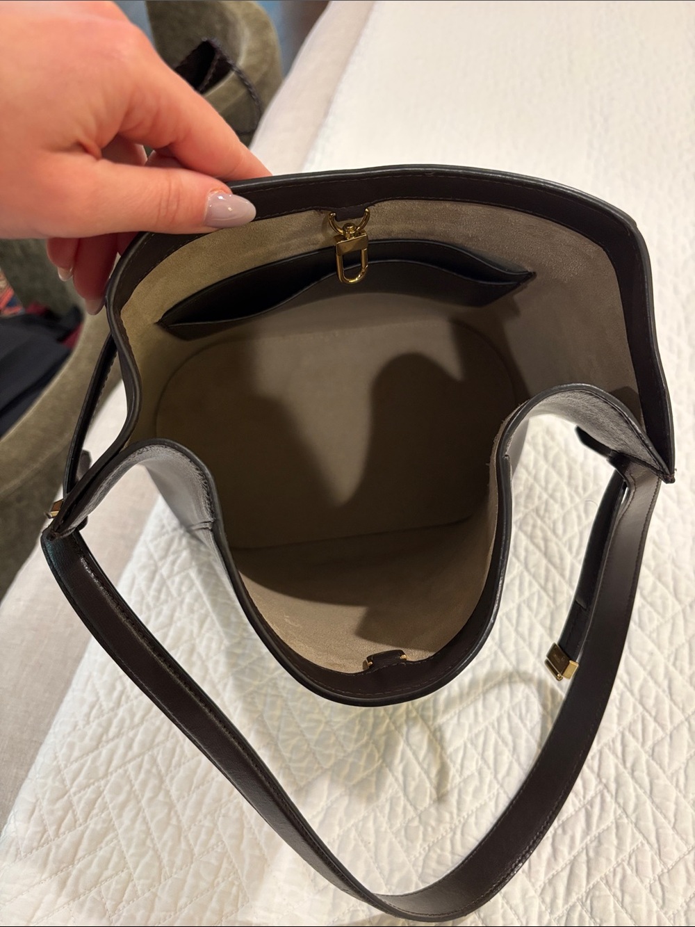 Toteme Belted leather bucket bag - Picture 15 of 16
